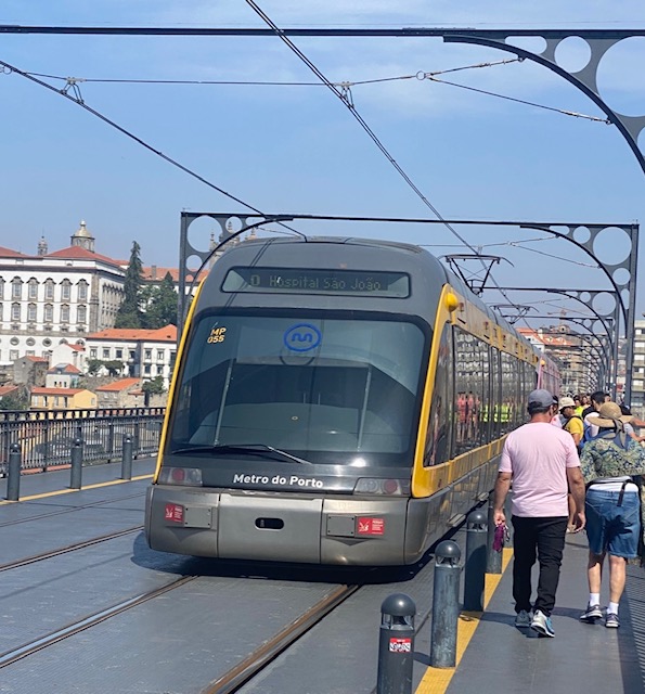 Cadê o trem de Luziânia a Brasília? O moderno na Europa é viajar de trem, mas no DF a máfia não deixa