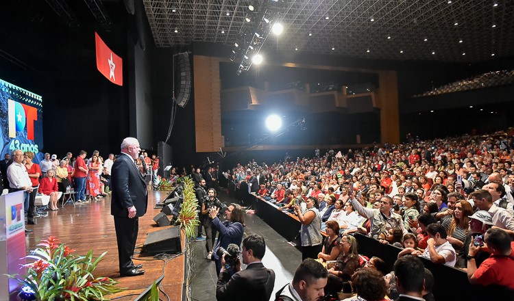 Lula emociona em discurso de 43 anos do PT