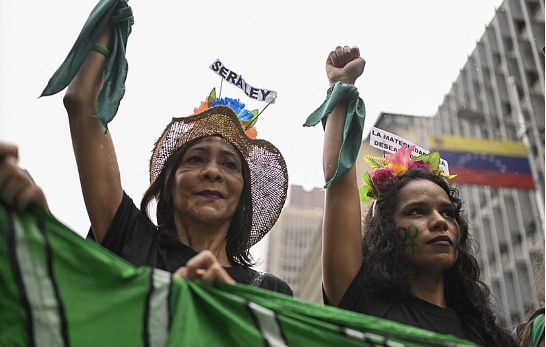 Bloqueio econômico dos Estados Unidos contra a Venezuela afeta as mulheres