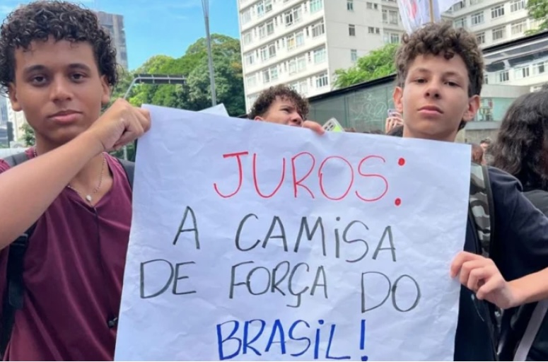 Leia mais sobre o artigo R$ 1 trilhão: Brasil se aproxima de gasto histórico com juros por conta da Selic