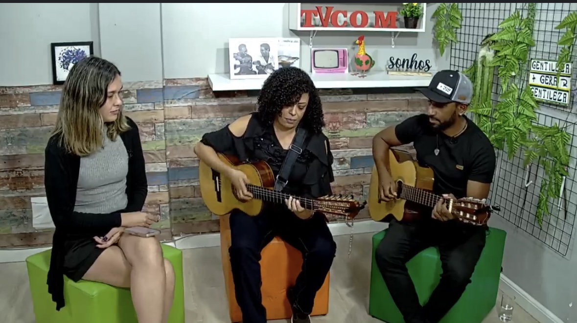 No momento, você está visualizando Dayane é o nome e Reis o sobrenome, que vem da Folia de Reis, estará no Festival Viola em Canto de Mulher