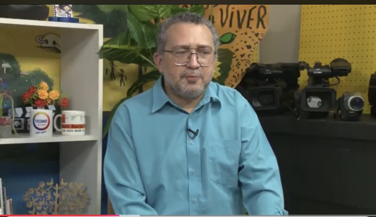 No momento, você está visualizando Os poemas de Roberto dos Santos tratam de política, questões sociais, amor e questões existenciais