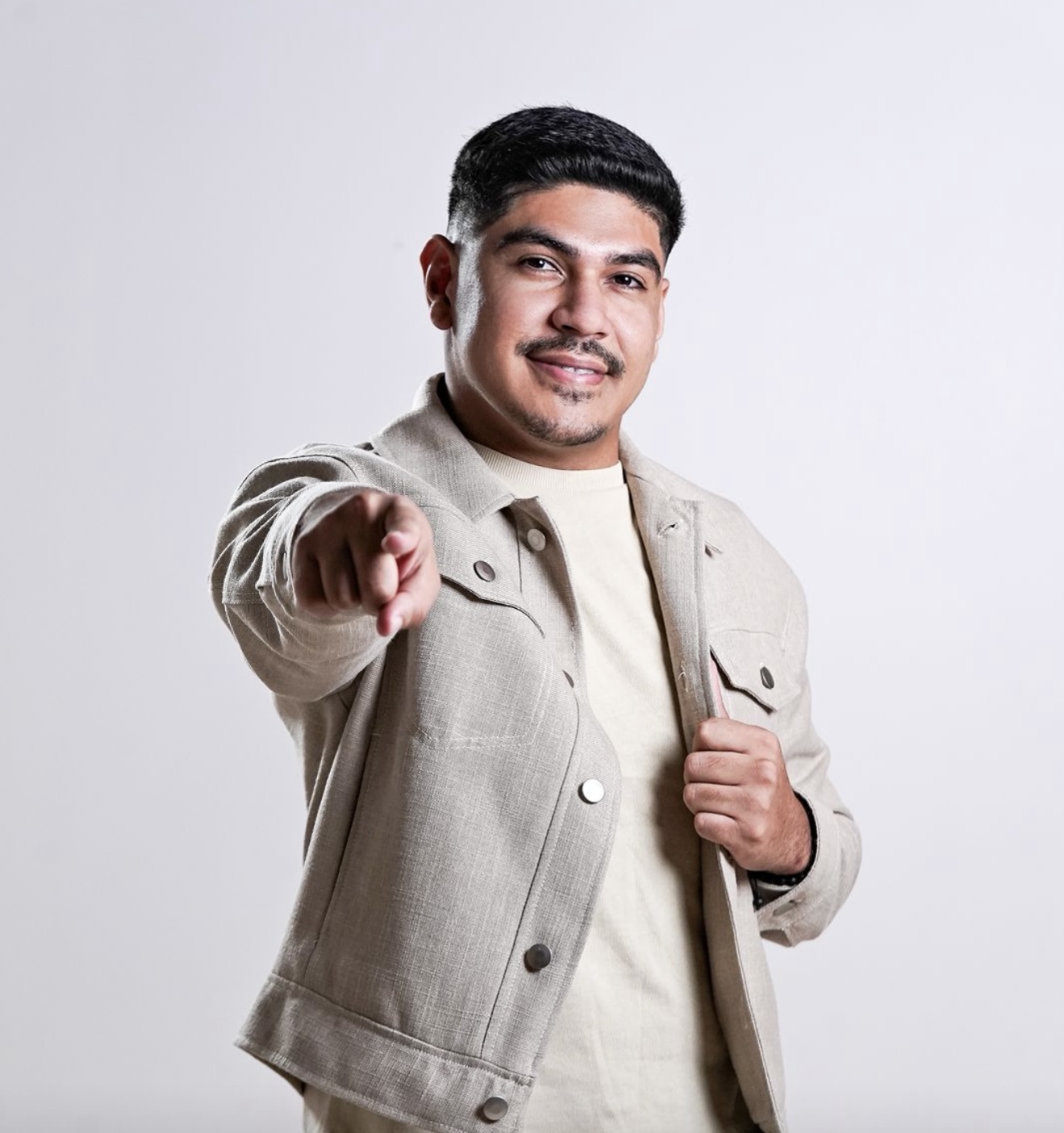 No momento, você está visualizando Grande sucesso no Nordeste, Paulin Vaqueiro é a atração do Viva a Arte