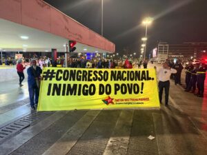 Leia mais sobre o artigo Movimentos ocupam Rodoviária de Brasília para defender taxar super-ricos, fim de escala 6 x 1 e isenção do IR até 5 mil