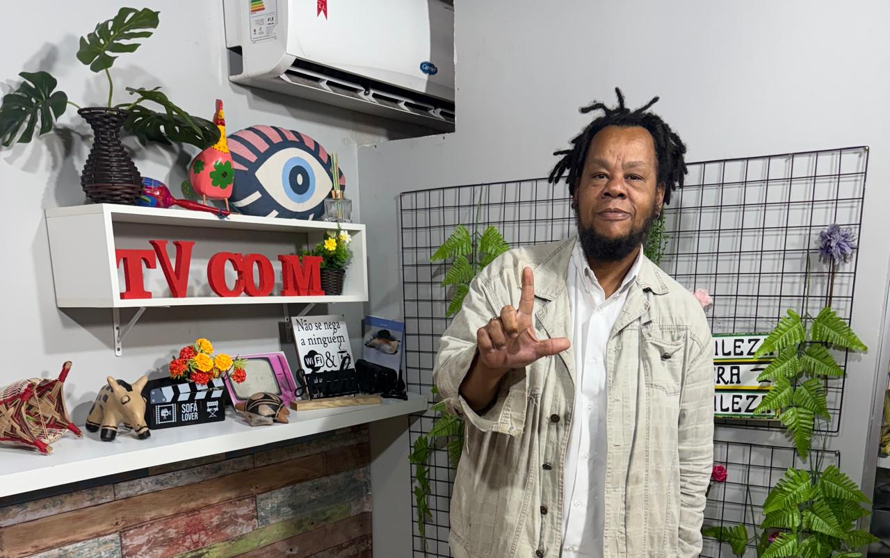 No momento, você está visualizando O artista carioca Ludi Um, radicado em Brasília, fala do samba rock e pitadas de ritmos que ecoam pela quebrada