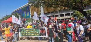 Leia mais sobre o artigo Ato em defesa da soberania e da democracia réune mais de 2 mil pessoas no Conic