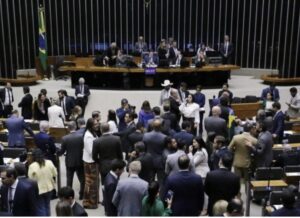 Leia mais sobre o artigo VERGONHA – Cinco deputados do DF votam a favor da PEC da Blindagem da Bandidagem