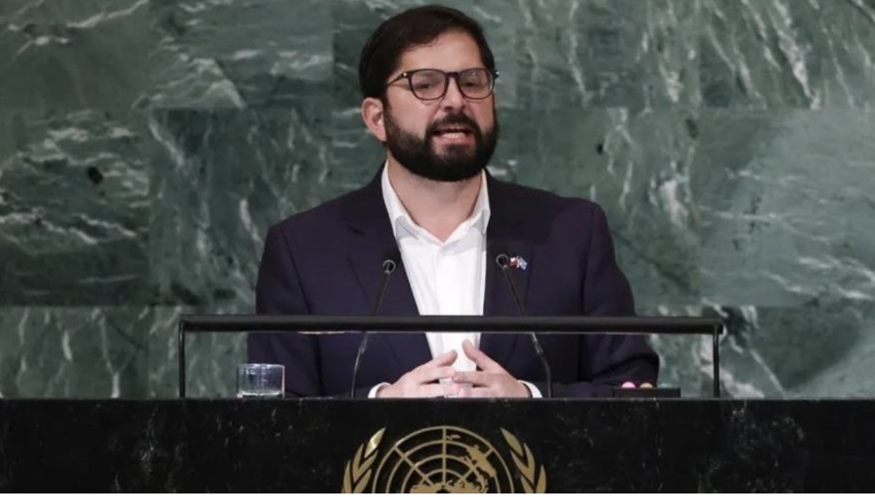 No momento, você está visualizando Boric pede que Netanyahu seja julgado pela ONU pelo genocídio em Gaza