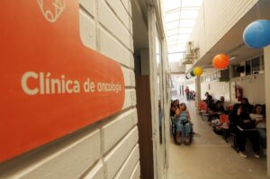 Leia mais sobre o artigo Novo modelo de atendimento reduz em 63% o tempo de espera para início do tratamento de câncer no DF