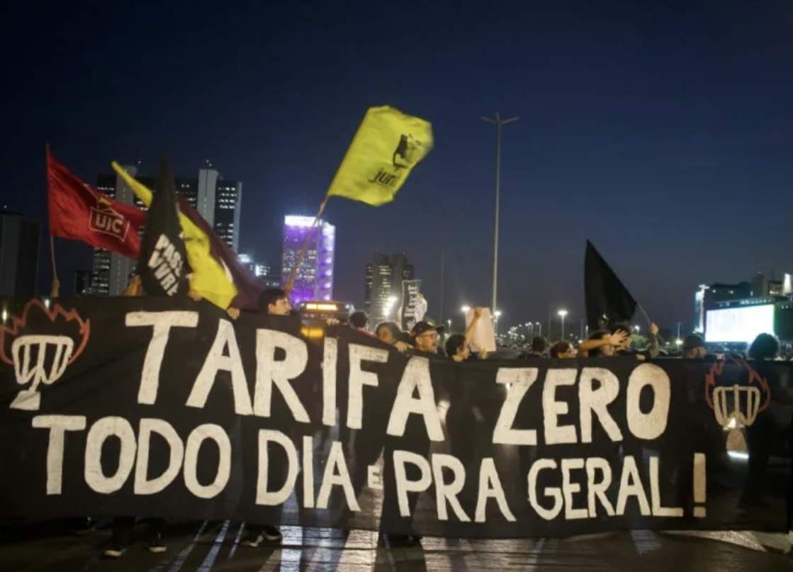 No momento, você está visualizando Manifestação por Tarifa Zero ocupa rodoviária do DF em defesa do transporte público gratuito