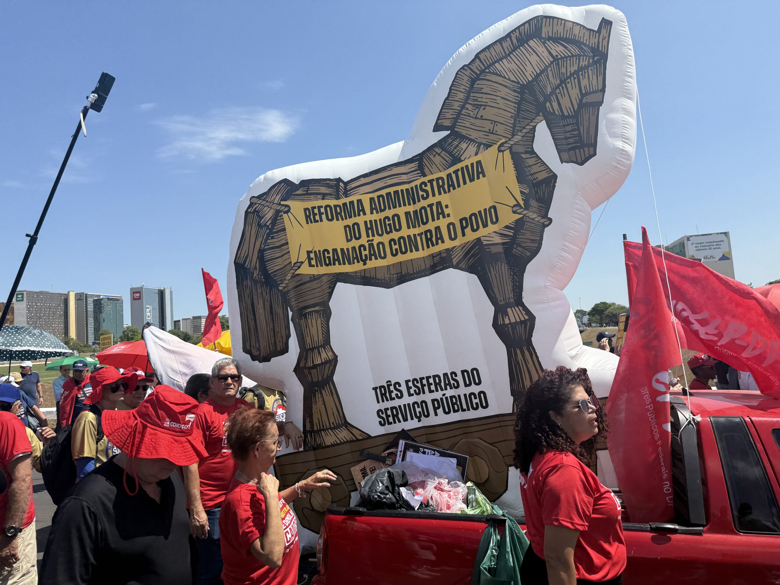 No momento, você está visualizando Marcha contra a reforma administrativa une servidores de todo o país, em Brasília