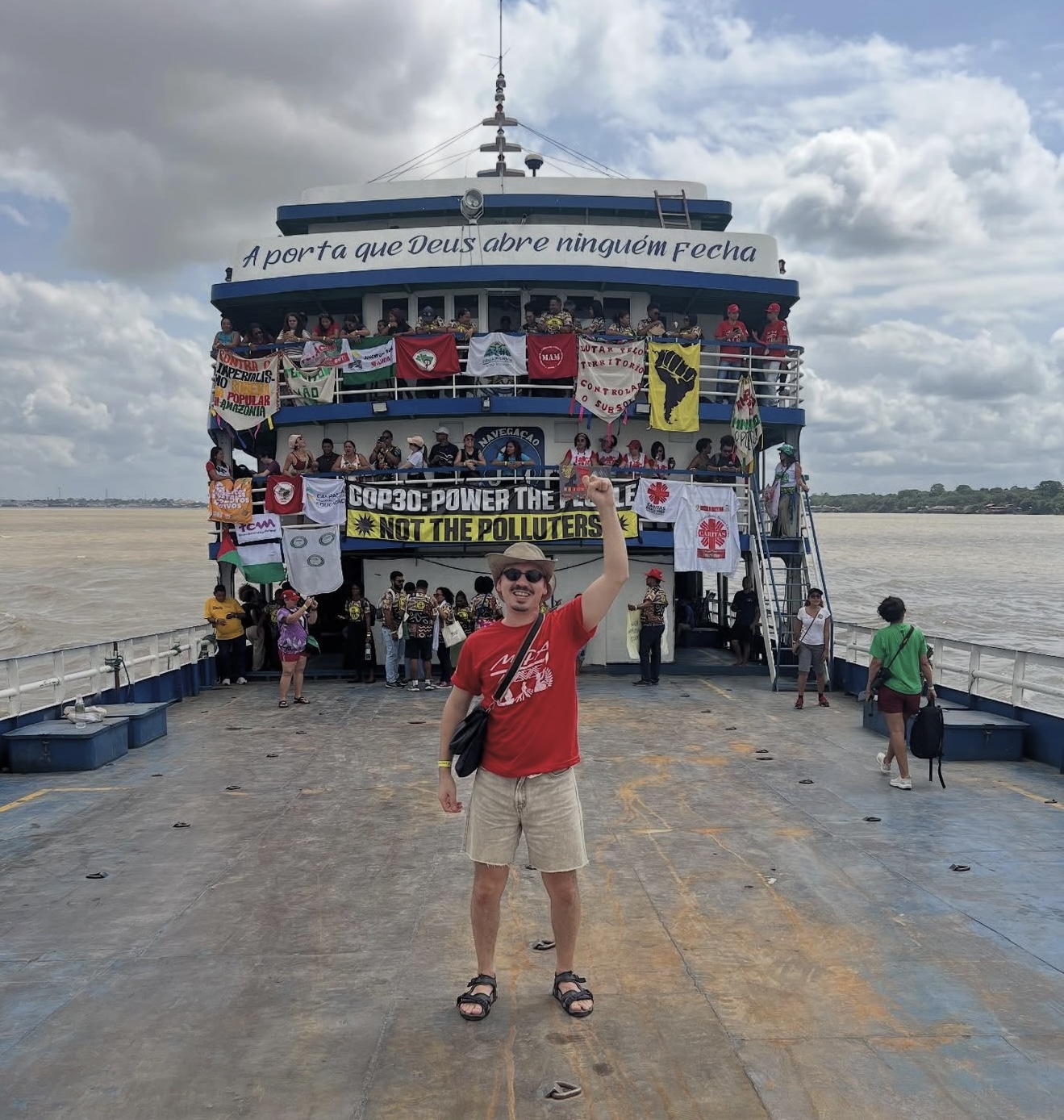 No momento, você está visualizando Após percorrer 3 mil km, barqueata por justiça climática e ambiental marca início da Cúpula dos Povos: ‘A resposta somos nós’