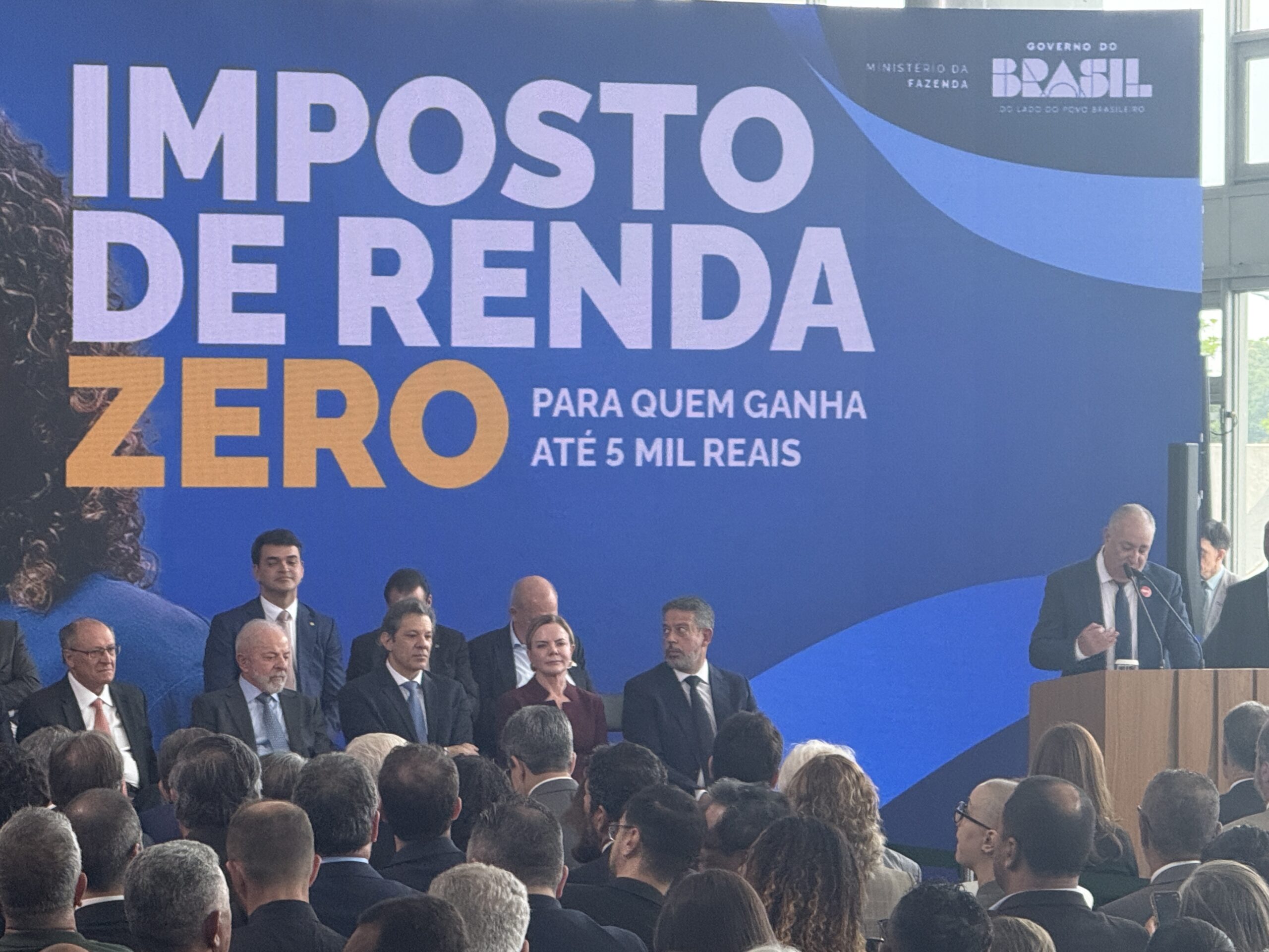 No momento, você está visualizando Lula sanciona lei que garante isenção do IR até R$ 5 mil: vitória da classe trabalhadora