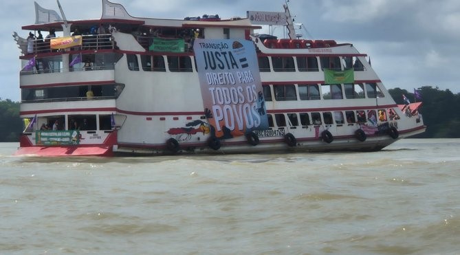 No momento, você está visualizando Barqueata abre Cúpula dos Povos na COP 30, em Belém, para exigir transição justa; Sindicato e Fetec-CUT/CN participam