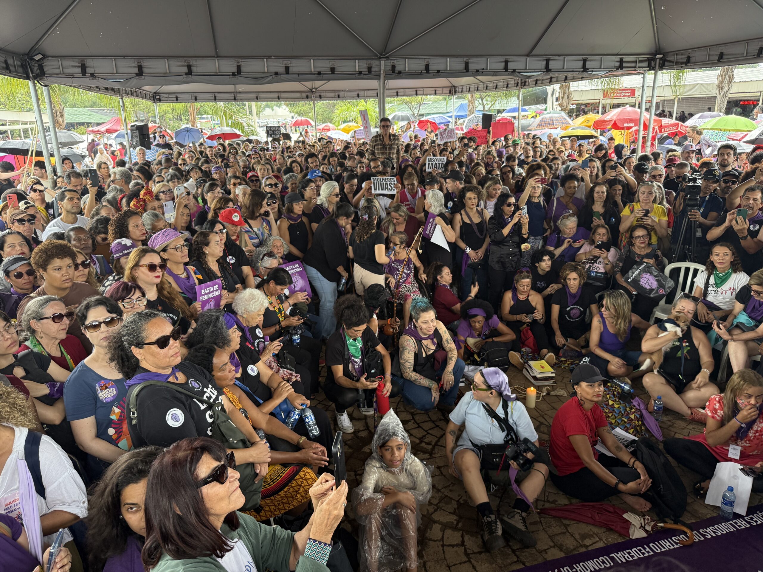 No momento, você está visualizando Levante Mulheres Vivas atrai mais de três mil pessoas para Ato na Torre de TV