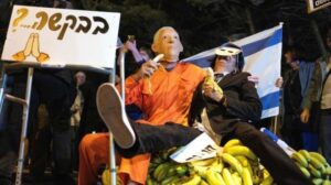 Leia mais sobre o artigo Israelenses protestam contra possível indulto para Netanyahu, indiciado por crimes