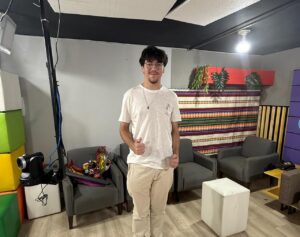 Leia mais sobre o artigo No Letras & Livros, o jovem escritor Laek fala do lançamento do primeiro livro dele: Aurora do Sentimento 