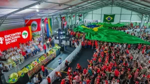 Leia mais sobre o artigo Em Salvador, Lula anuncia pacote de ações para a reforma agrária e pede que MST lance candidatos