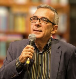 Leia mais sobre o artigo Márcio Catundo é diplomata e escritor. Ele fala sobre suas obras literárias que resgatam a história de Portugal, Itália e Espanha