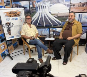 Leia mais sobre o artigo Inteligência Autêntica x Inteligência Artificial é tema do Letras & Livros na TV Comunitária