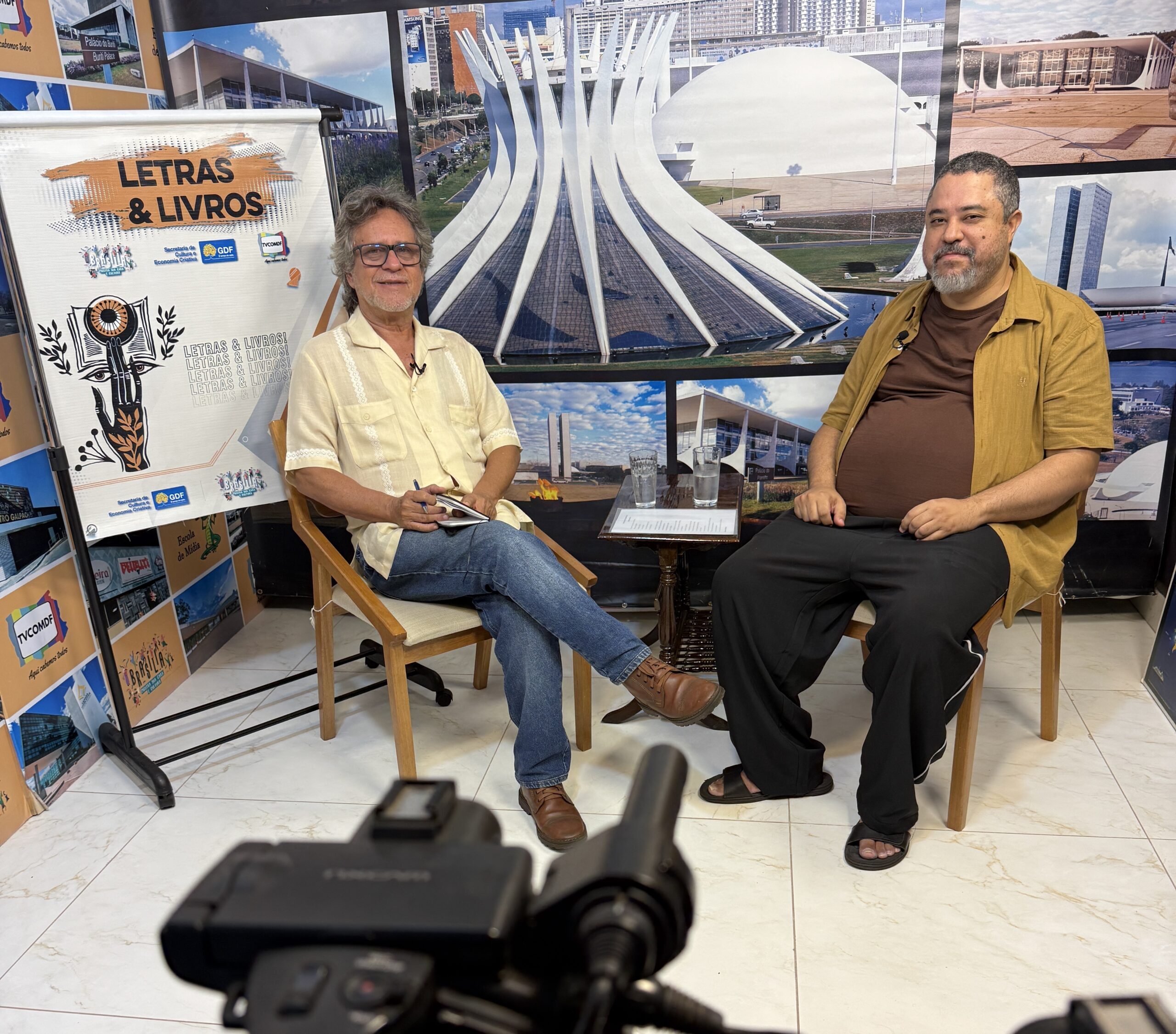 Leia mais sobre o artigo Inteligência Autêntica x Inteligência Artificial é tema do Letras & Livros na TV Comunitária