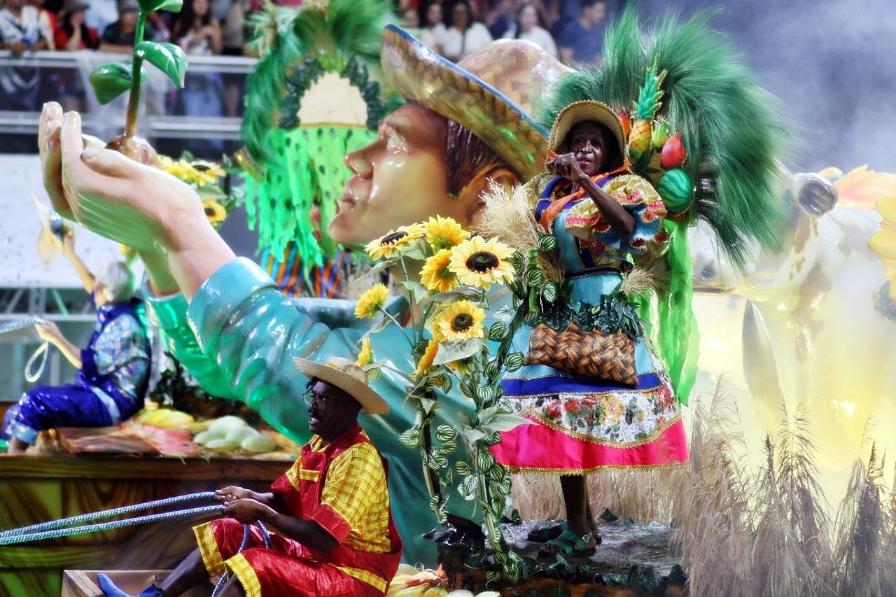 Leia mais sobre o artigo Homenagem da Acadêmicos do Tatuapé ao MST conta com duas toneladas de alimentos saudáveis