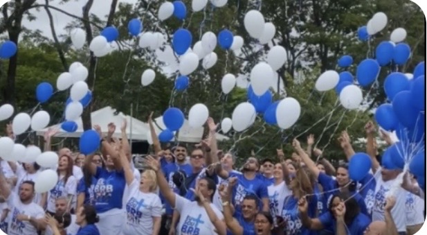 Leia mais sobre o artigo Adesivaço no Parque da Cidade reúne bancários e reforça mobilização em defesa do BRB