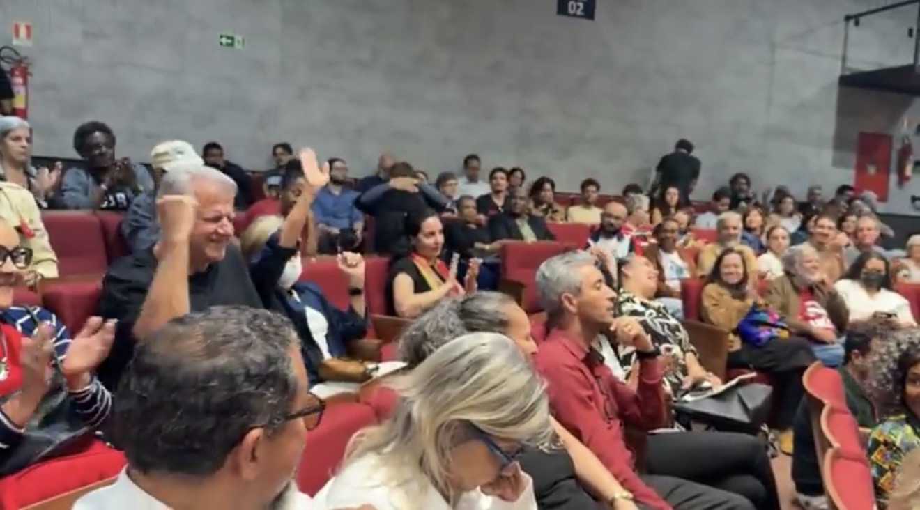 No momento, você está visualizando Teatro dos Bancários de Brasília inicia às homenagens ao centenário de Fidel Castro