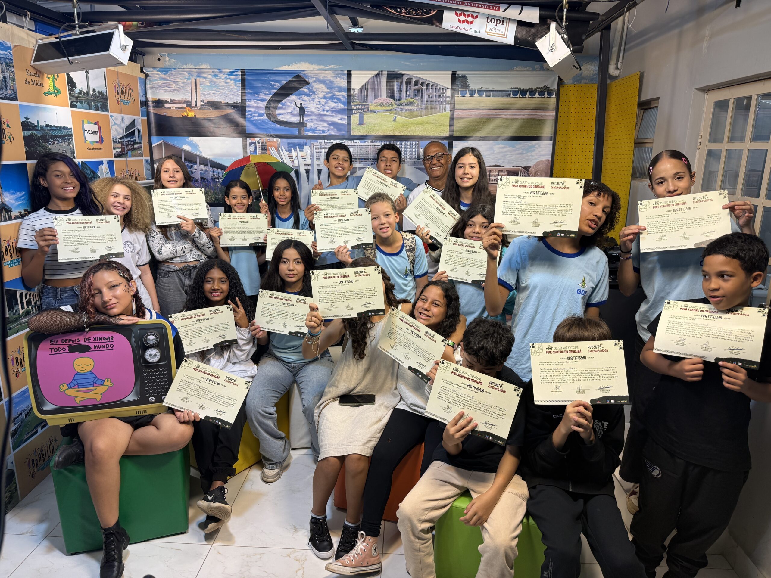 No momento, você está visualizando Nova turma de alun@s do CEF 3 de Sobradinho produzem mais 4 programas ao vivo pela TV Comunitária de Brasília