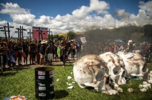 Leia mais sobre o artigo Em marcha, povos indígenas confrontam Congresso: os territórios indígenas não estão à venda
