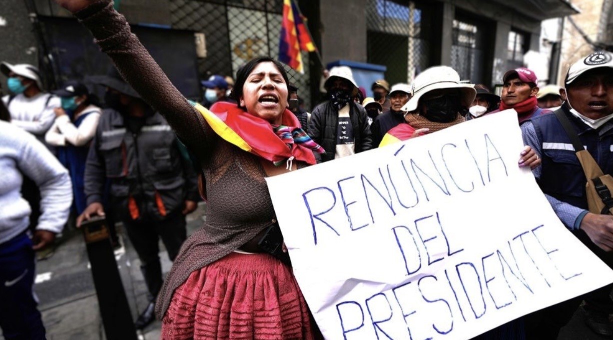 No momento, você está visualizando A CLOC – LVC América do Sul denuncia graves conflitos sociais, repressão e violações dos direitos humanos na Bolívia.