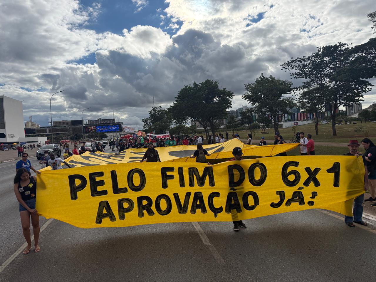 No momento, você está visualizando PEC do fim da escala 6×1 é aprovada em 1º e 2ª turnos na Câmara dos Deputados