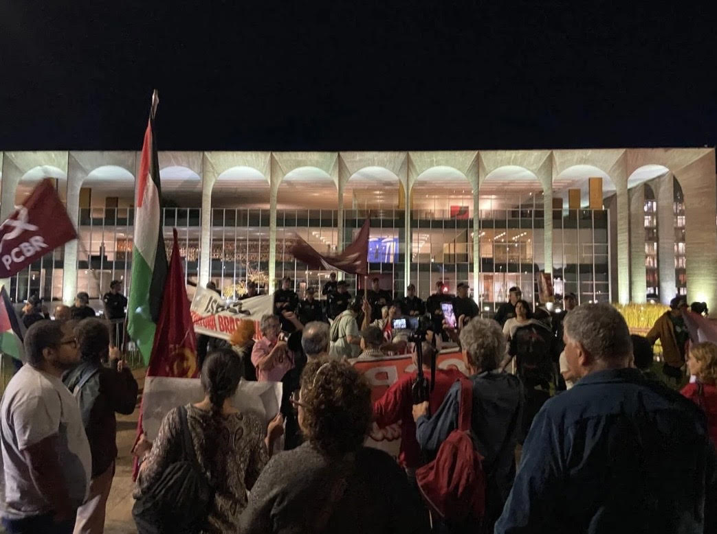 No momento, você está visualizando Em ato no Itamaraty, Lara Souza relatou violações de direitos humanos contra Thiago Ávila, detido ilegalmente por Israel