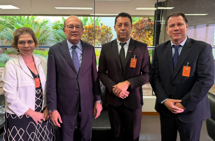 No momento, você está visualizando Em reunião com ministro Gilmar Mendes, CNTE defende fim da militarização nas escolas