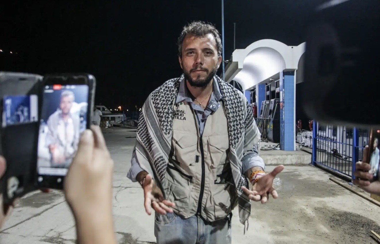 No momento, você está visualizando NaziSionistas terroristas sequestraram o brasiliense Thiago Ávila e podem enforcá-lo em Israel
