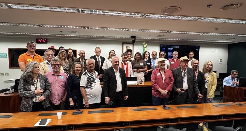 No momento, você está visualizando Câmara dos Deputados celebra 30 anos da ABRAÇO e 29 anos da TV Comunitária de Brasília e cobra políticas para comunicação comunitária