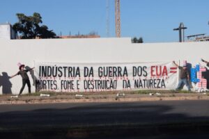 Leia mais sobre o artigo Juventude Sem Terra e do Levante realizam intervenção em frente a Embaixada dos EUA em Brasília
