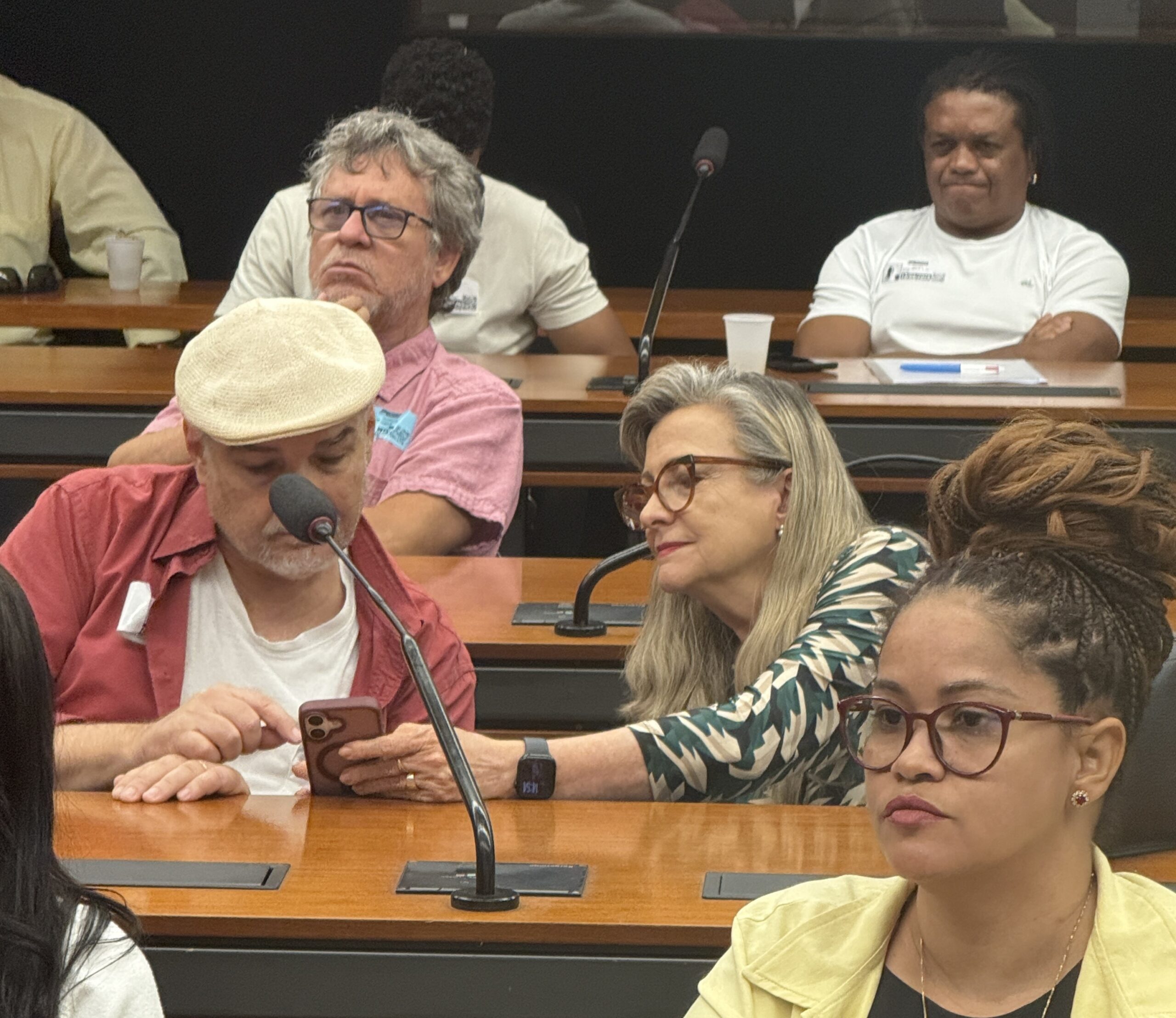 No momento, você está visualizando Auditoria Cidadã da Dívida participa de homenagem à TV Comunitária de Brasília na Câmara dos Deputados