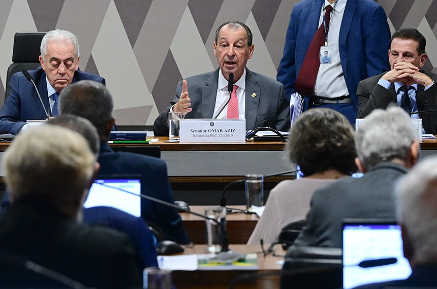 No momento, você está visualizando Fim da escala 6×1 passa na CCJ e vai a Plenário