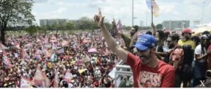 Leia mais sobre o artigo Leandro Grass pede união além do PT em ato pró-Lula no Museu Nacional