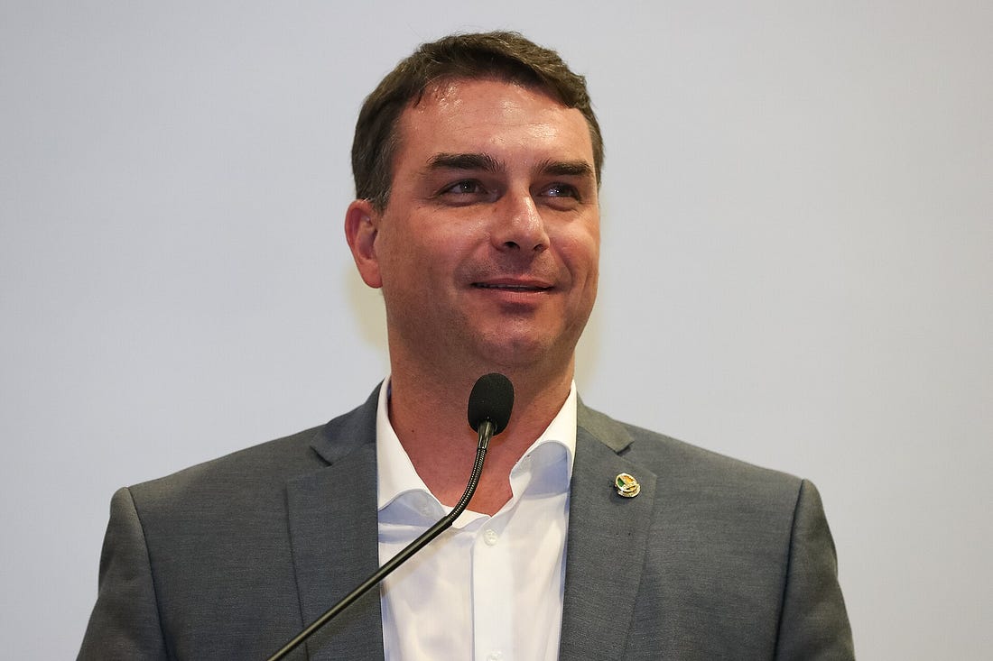 No momento, você está visualizando Flávio Bolsonaro, um homúnculo rumo à cadeia