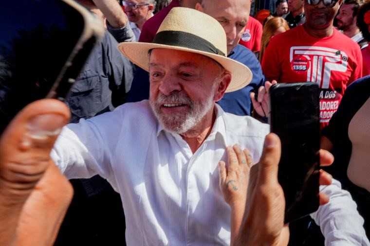 No momento, você está visualizando Lula reafirma certeza na vitória nas eleições após votar em São Paulo e avisa: “O Brasil não irá para frente com miliciano”