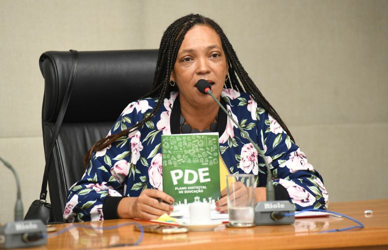 No momento, você está visualizando Márcia Gilda defende valorização dos professores, democracia e fortalecimento dos serviços públicos