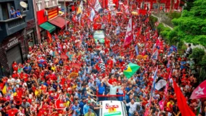 Leia mais sobre o artigo Multidão ocupa rua Augusta no encerramento da campanha de Lula em São Paulo
